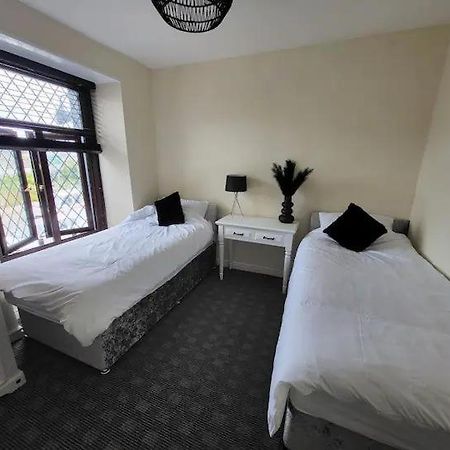 The Dublin Packet - Twin Room 1 Хоулихед Екстериор снимка