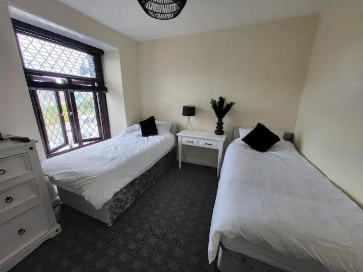 The Dublin Packet - Twin Room 1 Хоулихед Екстериор снимка
